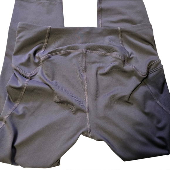 # 153 Under Armor Leggings - Picture 3 of 5